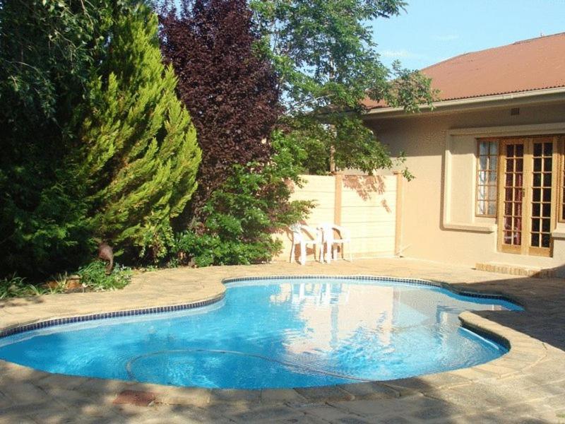 Two Bells Guest House Bloemfontein Esterno foto