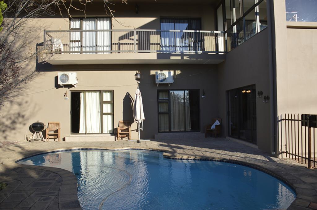 Two Bells Guest House Bloemfontein Esterno foto