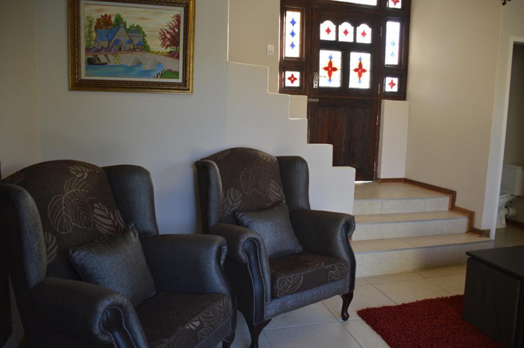 Two Bells Guest House Bloemfontein Esterno foto