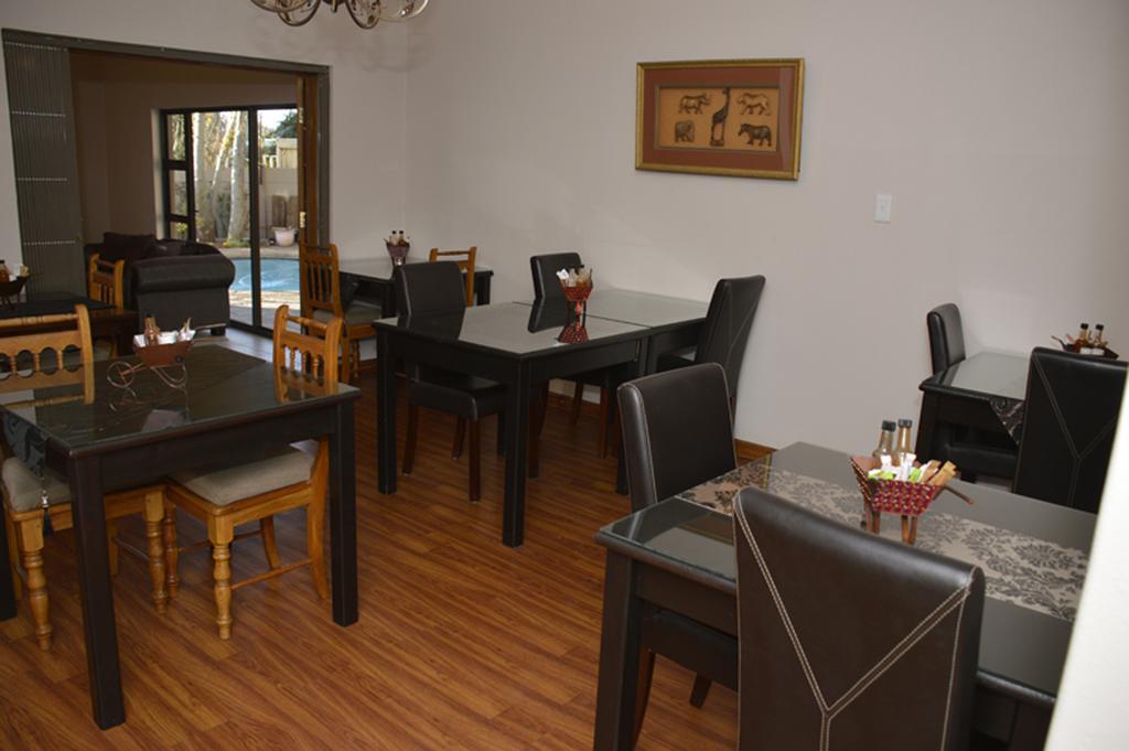 Two Bells Guest House Bloemfontein Esterno foto