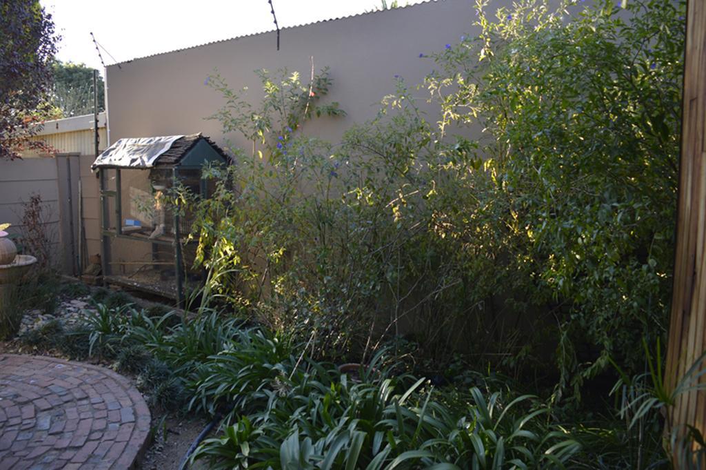 Two Bells Guest House Bloemfontein Esterno foto