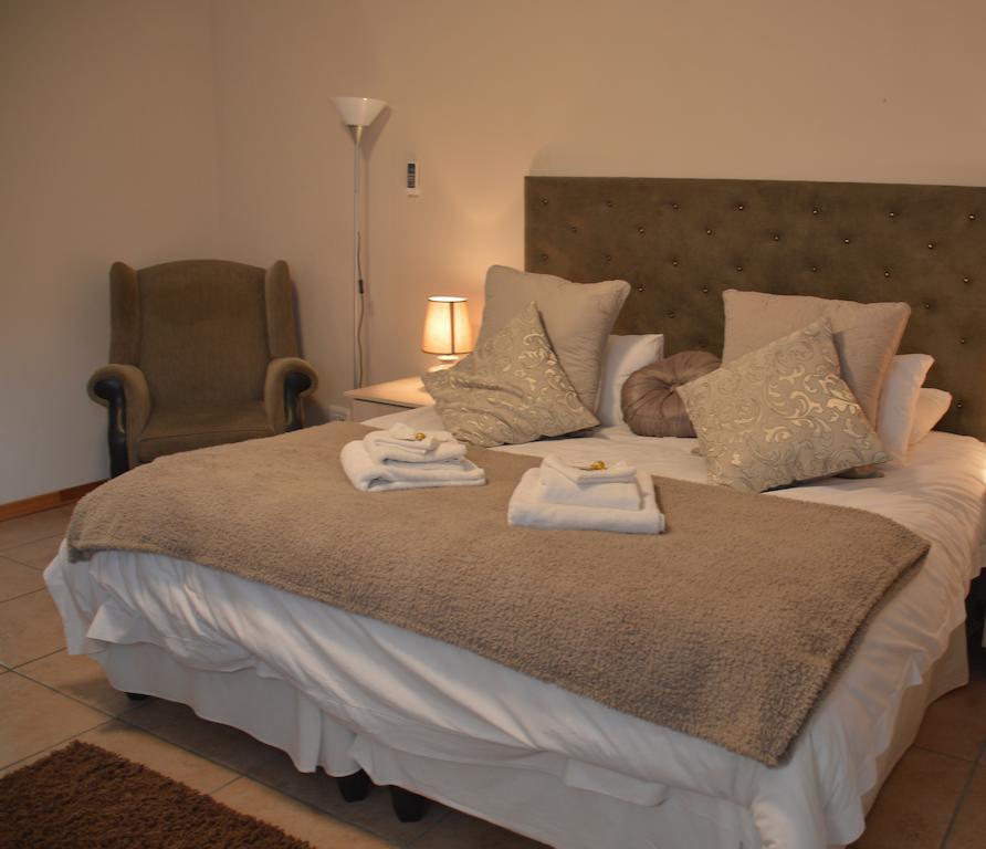 Two Bells Guest House Bloemfontein Esterno foto