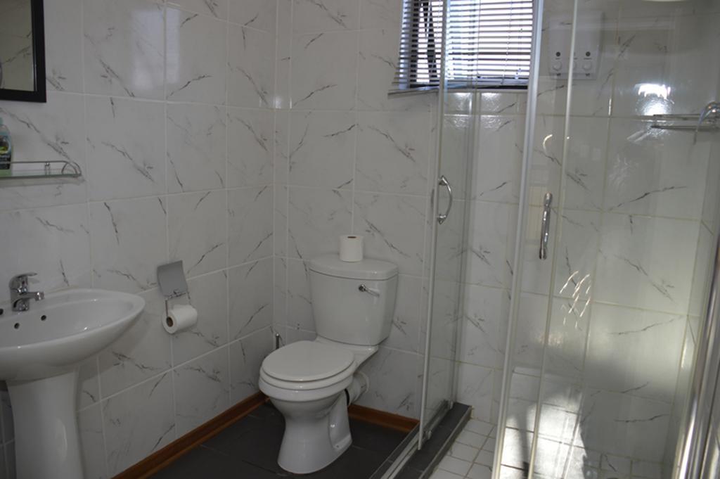 Two Bells Guest House Bloemfontein Esterno foto