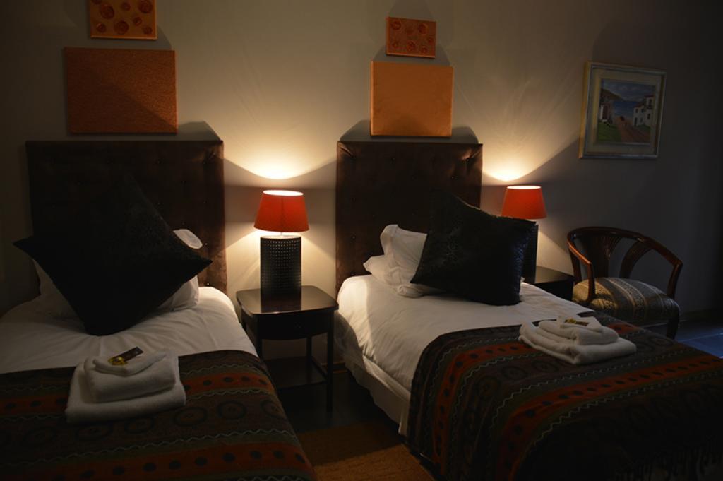 Two Bells Guest House Bloemfontein Esterno foto