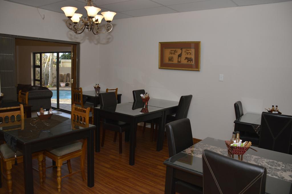 Two Bells Guest House Bloemfontein Esterno foto