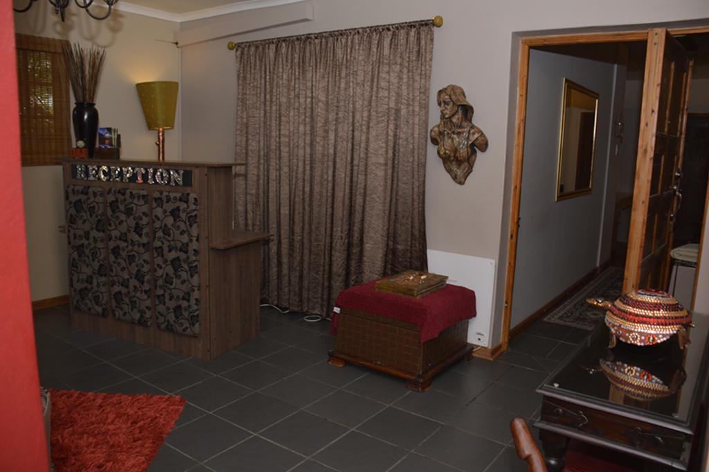 Two Bells Guest House Bloemfontein Esterno foto