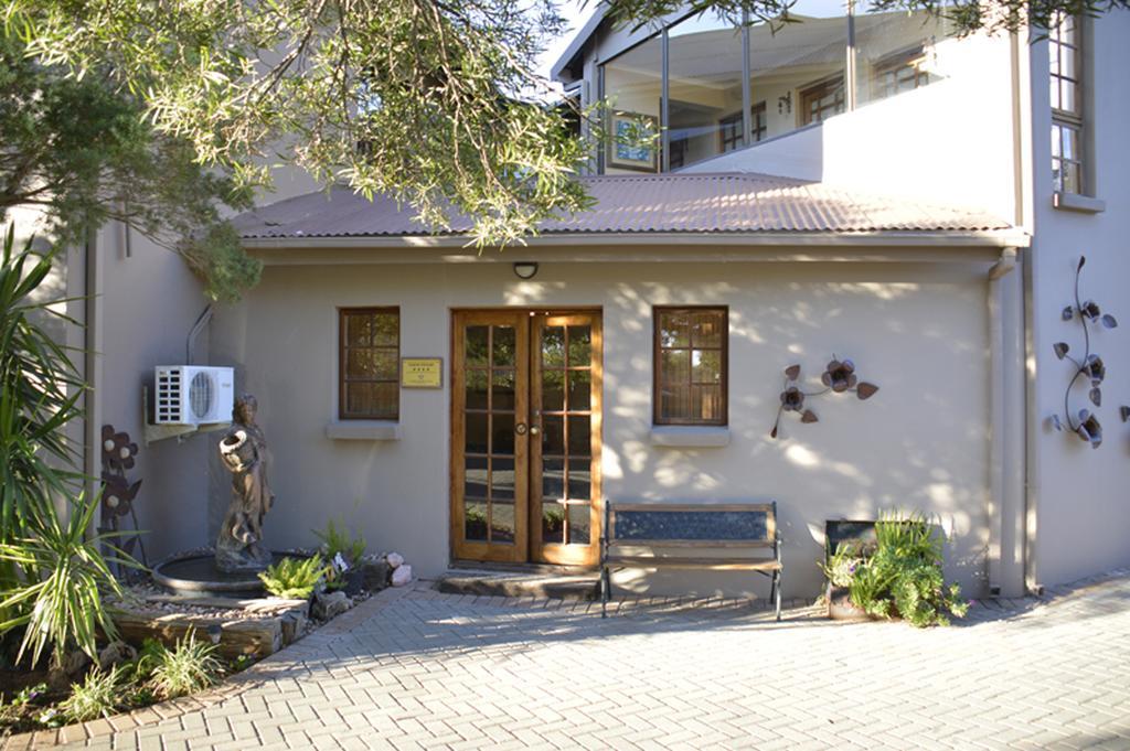 Two Bells Guest House Bloemfontein Esterno foto